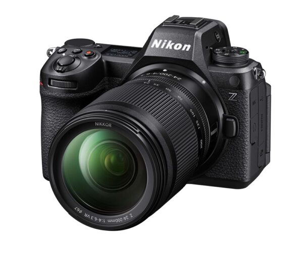Nikon Z6III + Z 24-200mm f/6.3-4 Cámara sin espejo negra